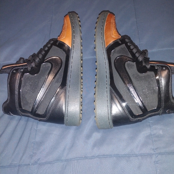 Tennis shoes - Picture 4 of 5